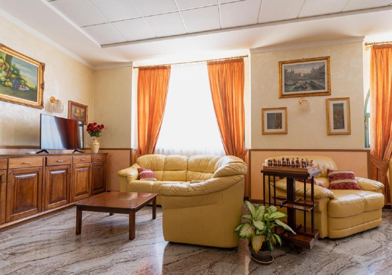 Hotel Villa Delle Rose Ористано Екстериор снимка