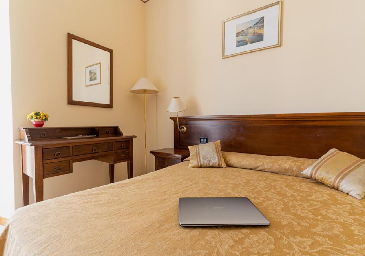 Hotel Villa Delle Rose Ористано Екстериор снимка