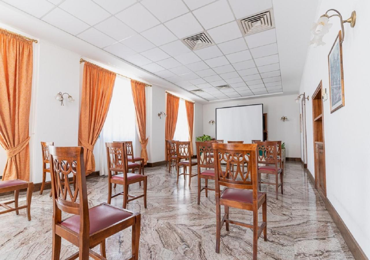 Hotel Villa Delle Rose Ористано Екстериор снимка