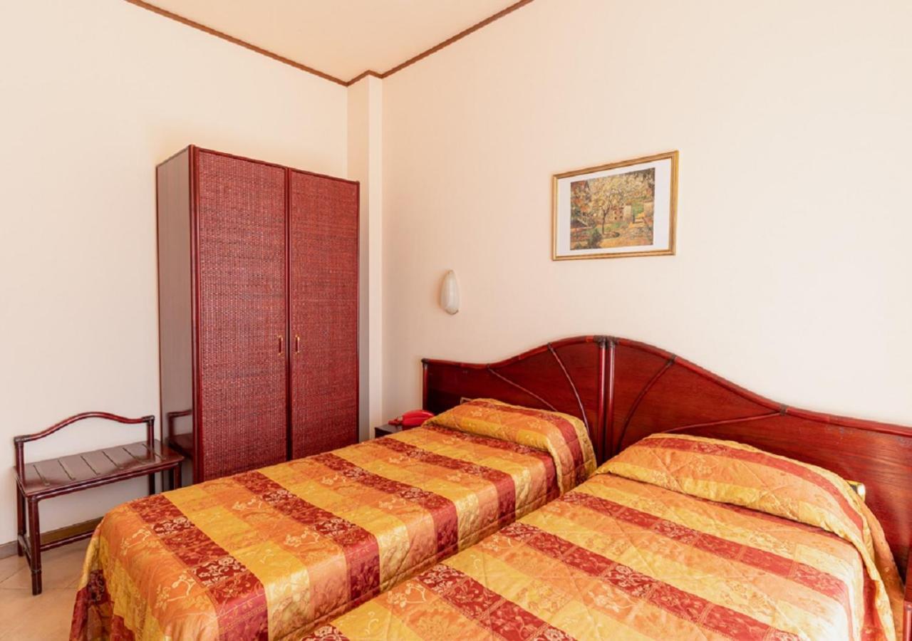 Hotel Villa Delle Rose Ористано Екстериор снимка