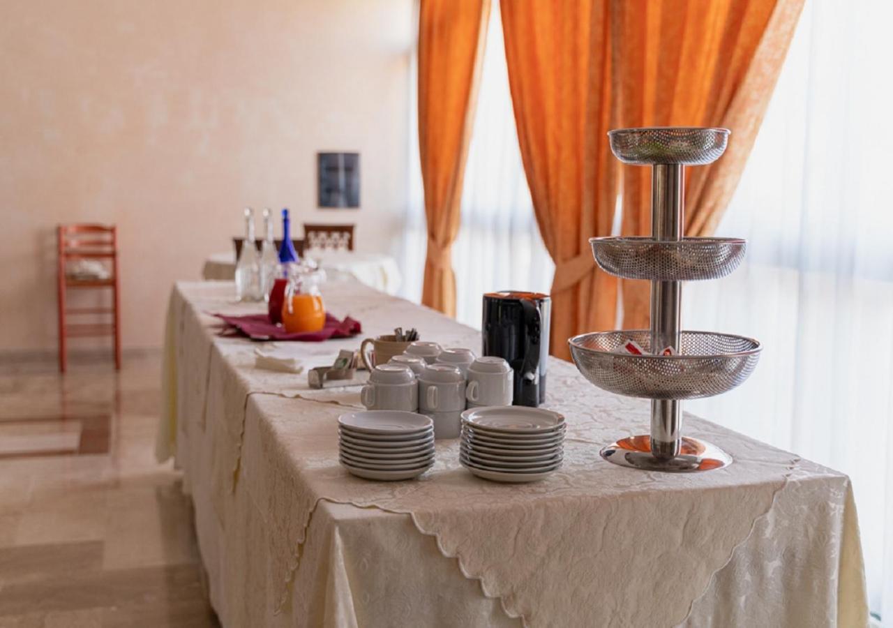 Hotel Villa Delle Rose Ористано Екстериор снимка