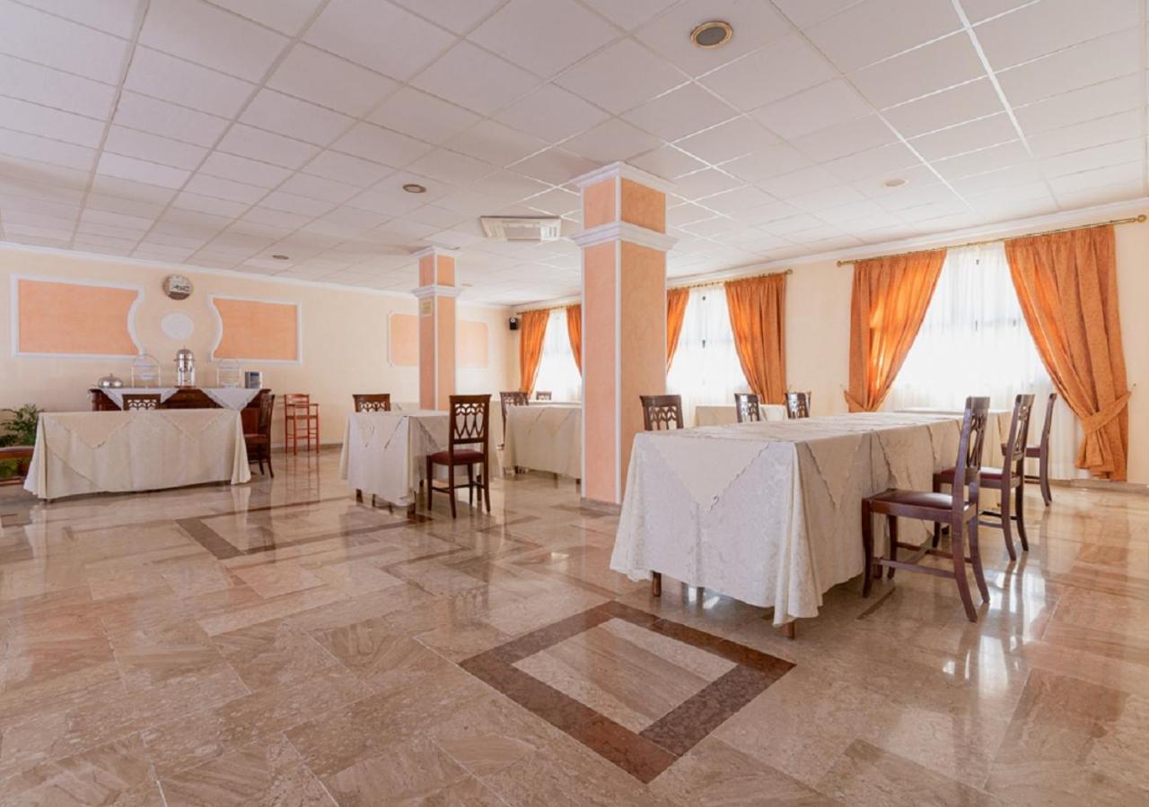 Hotel Villa Delle Rose Ористано Екстериор снимка