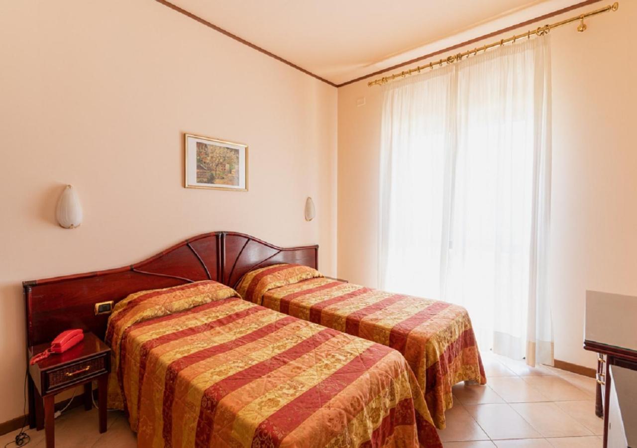 Hotel Villa Delle Rose Ористано Екстериор снимка
