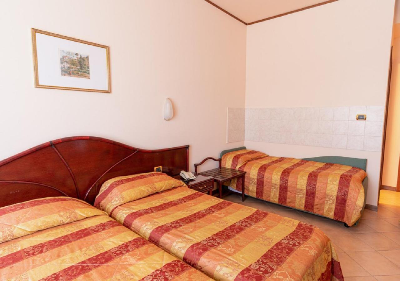 Hotel Villa Delle Rose Ористано Екстериор снимка