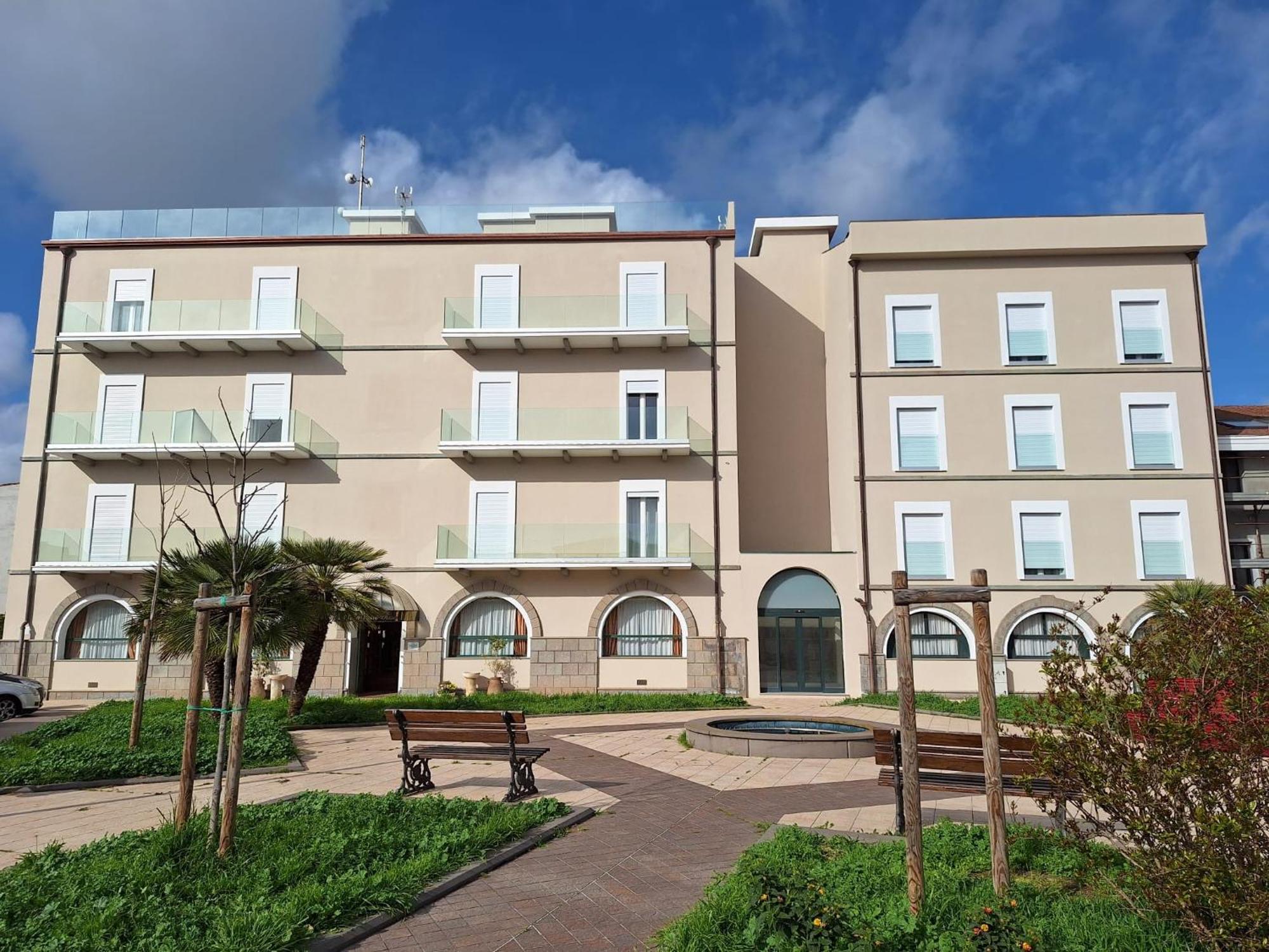 Hotel Villa Delle Rose Ористано Екстериор снимка