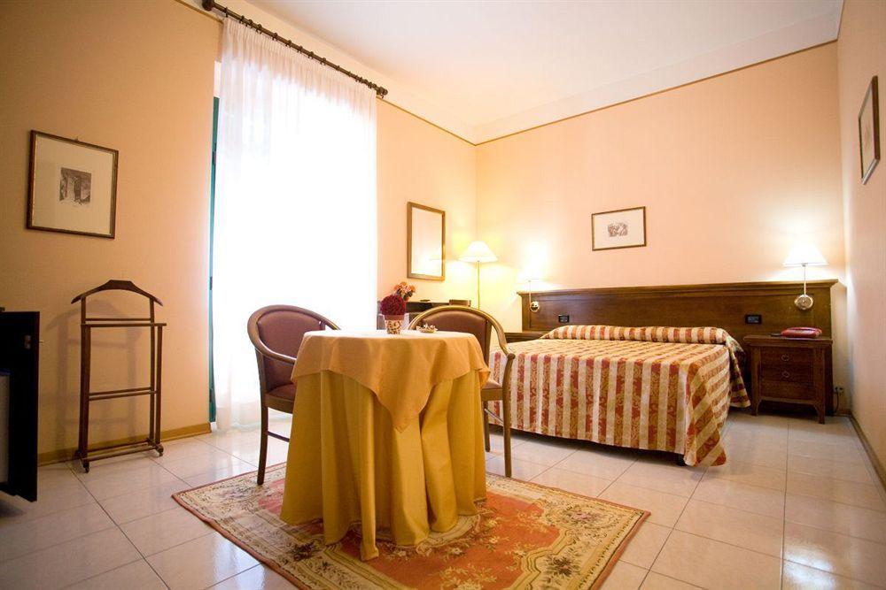 Hotel Villa Delle Rose Ористано Екстериор снимка