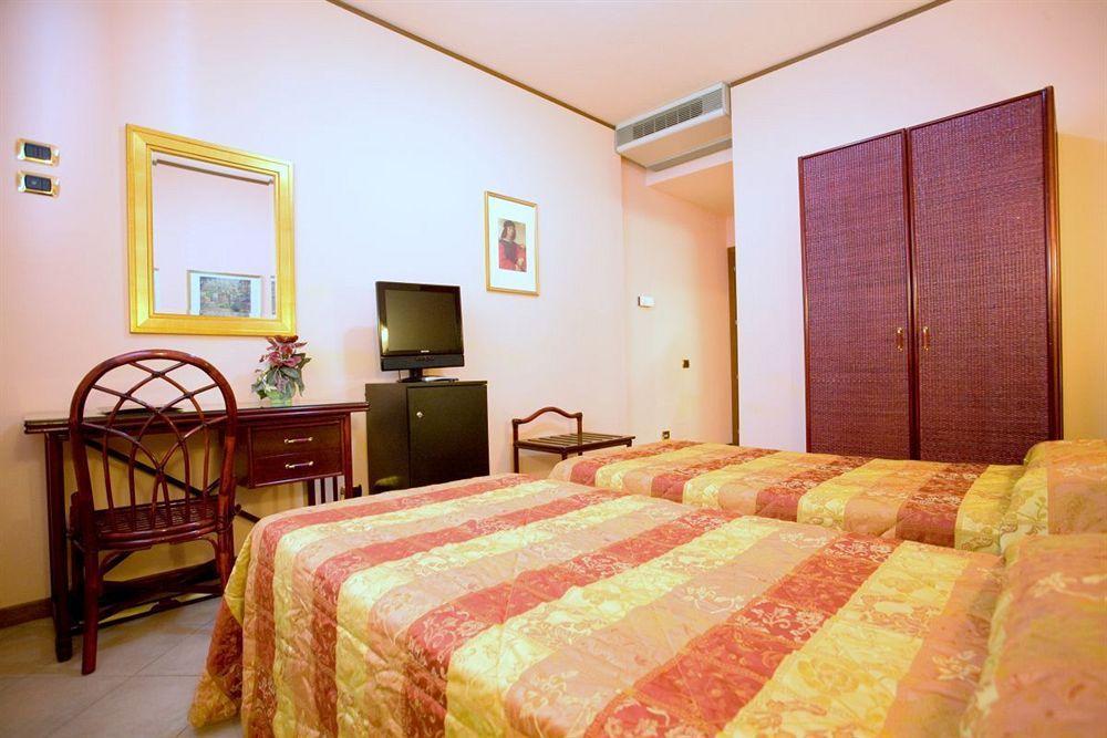Hotel Villa Delle Rose Ористано Екстериор снимка