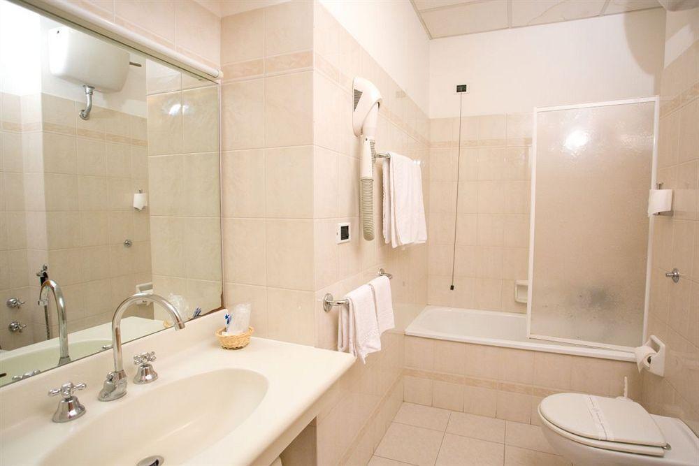Hotel Villa Delle Rose Ористано Екстериор снимка