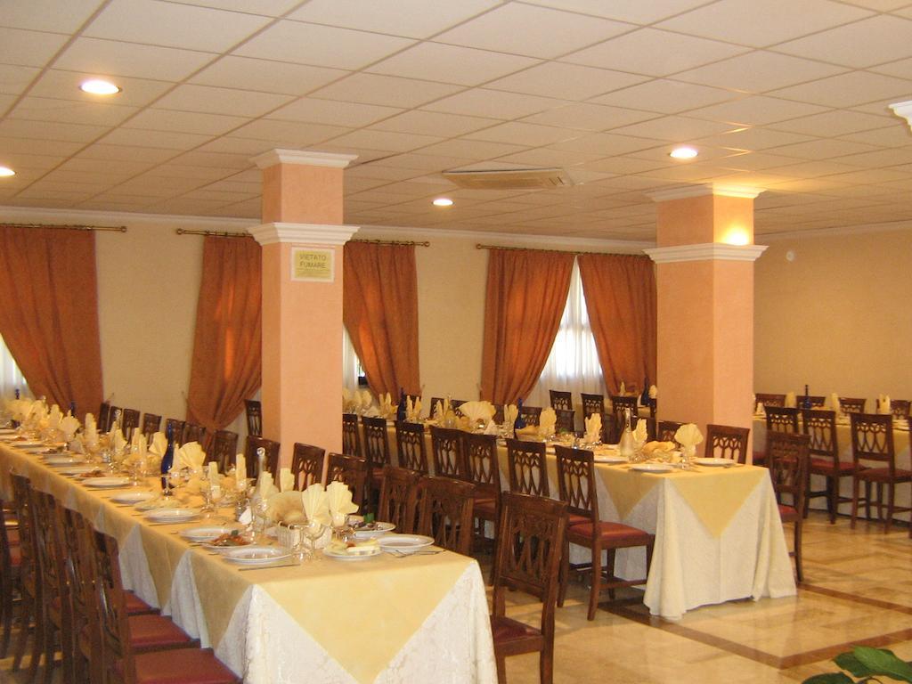 Hotel Villa Delle Rose Ористано Екстериор снимка