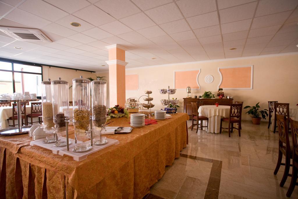 Hotel Villa Delle Rose Ористано Екстериор снимка